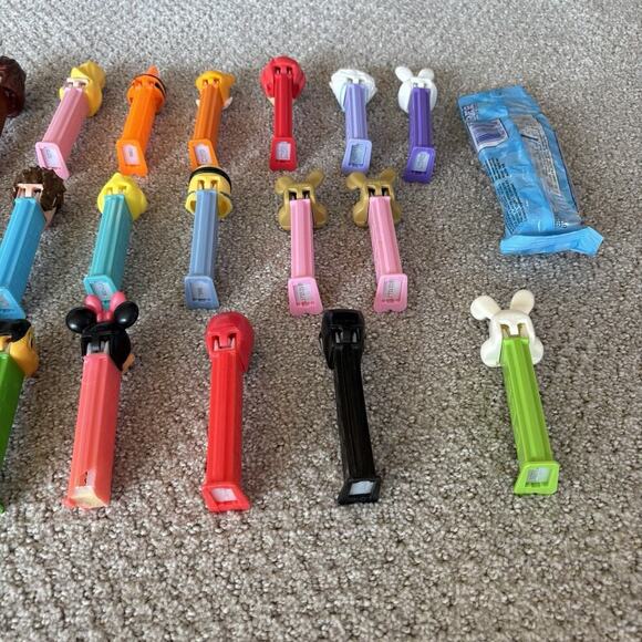 LOT OF PEZ DISPENSERS DISNEY, STAR WARS, SEASONAL + - Picture 9 of 9